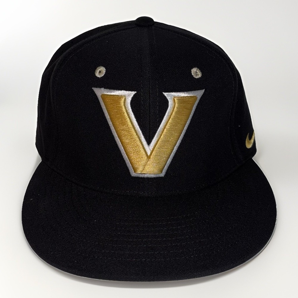 NWOT Black Nike True Vanderbilt Commodores Fitted Hat/Cap Embroidered "V" Logo